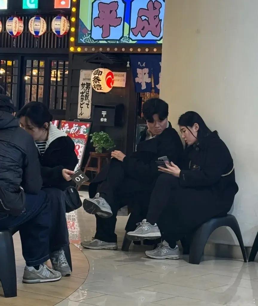 韩国人好像不在意是否撞衫，感觉团购生意在韩国应该会很火爆 