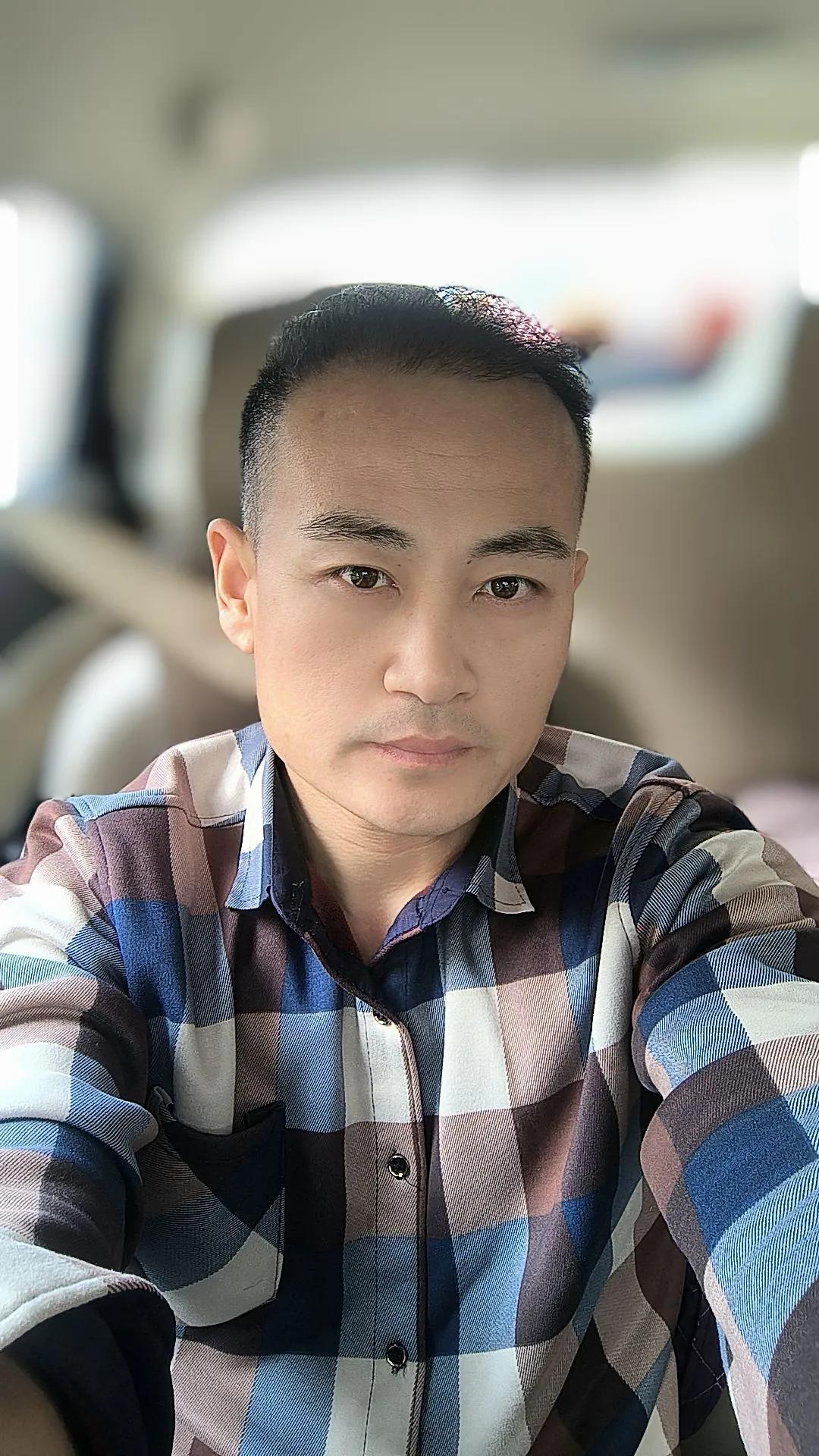 我是84年的鼠今年41啦，有没有同龄人，俺每天坚持做俯卧撑锻炼身体，今天做下斜俯