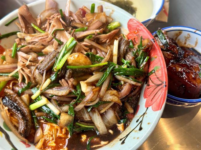 赵小童白天拌川晚上烧腊  赵小童拌川烧腊大满贯  想象赵小童在白天与晚上不同美食