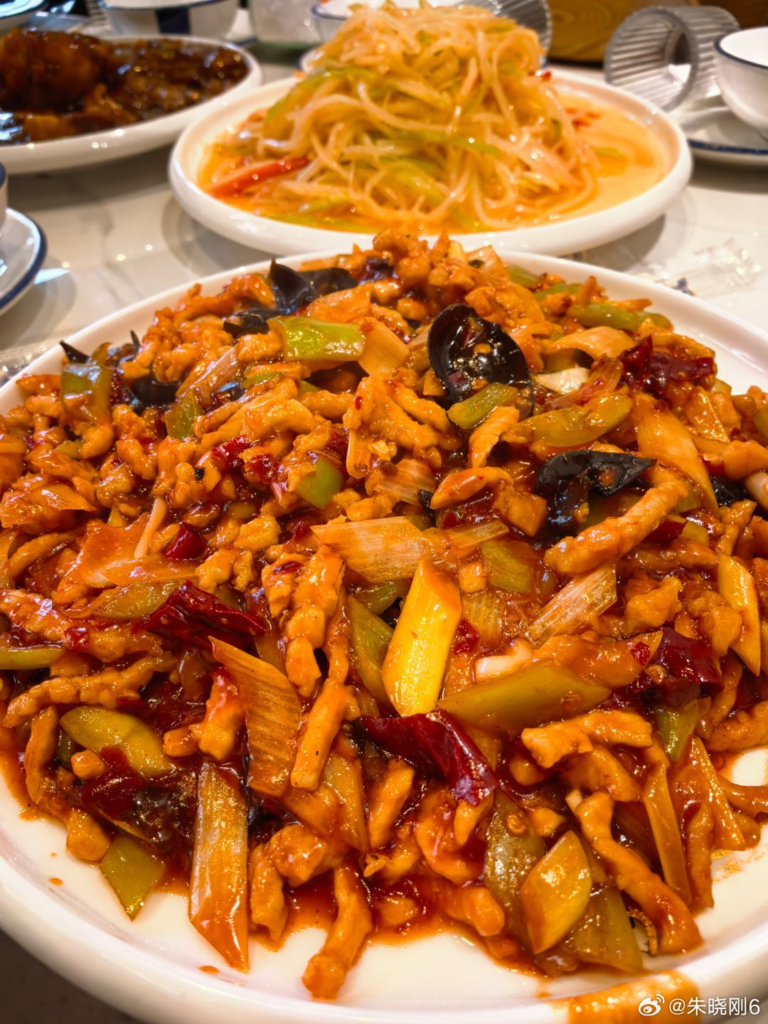 小郭这真是一道菜养活一个店，这口拉丝番茄炒蛋我确实是第一次吃 大连·加薪大连小炒