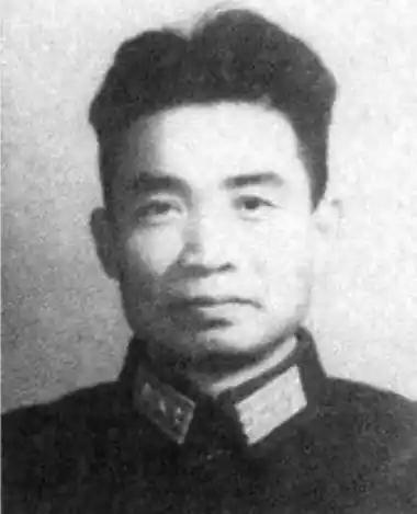 1937年，西路军总政委陈昌浩的警卫员被马家军发现，但敌人看了一眼，就让他走了，