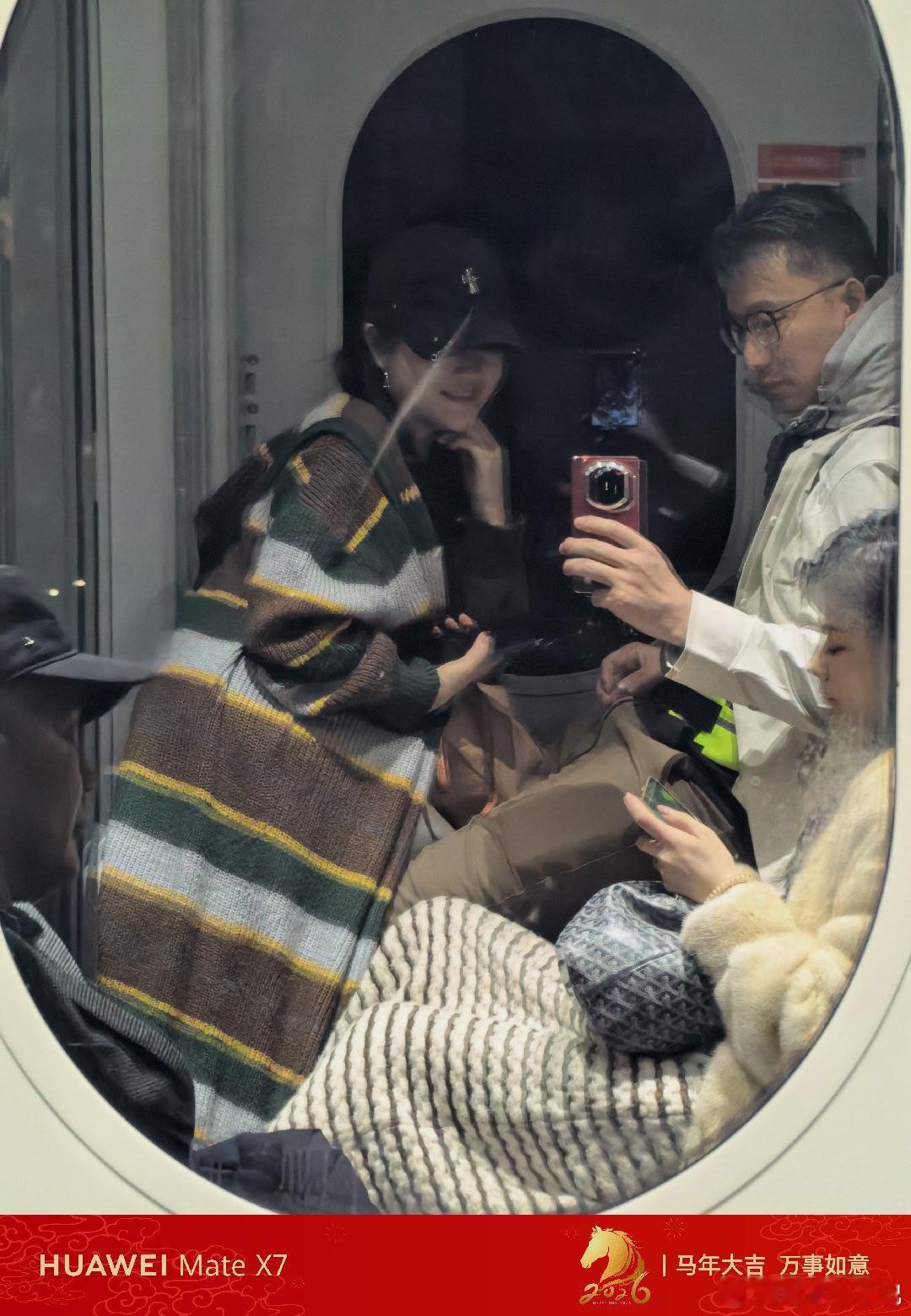 此时此刻我正坐在卡塔尔航空上海飞土耳其的飞机上正式开启这一波为期十天的异国之旅这