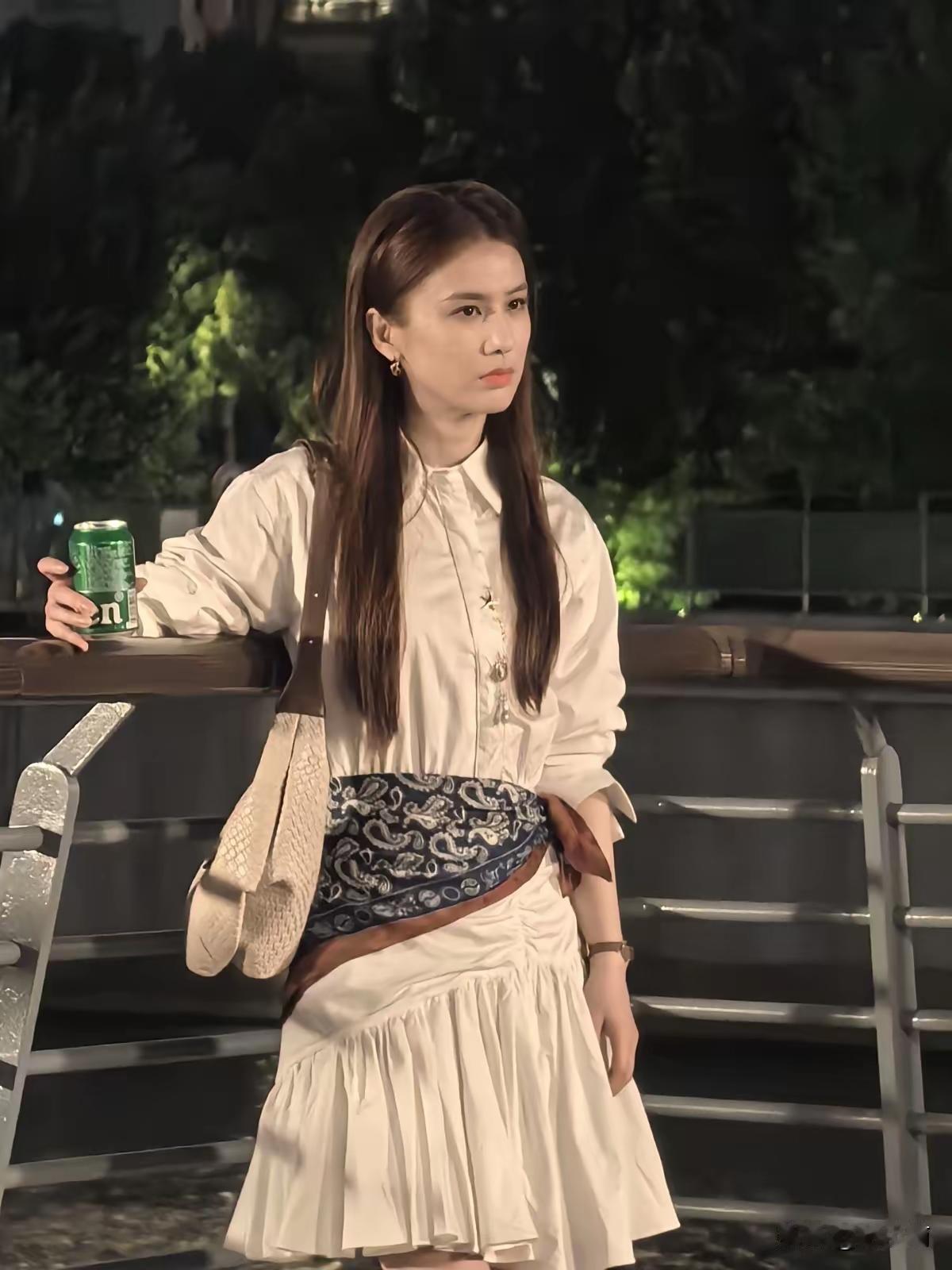 回归原本赛道的黄圣依小姐，还真是美的不可方物。看来，对于她来说，离婚未尝不是一件