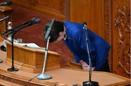 12月9日，日本首相、自民党总裁高市早苗表示，就自己担任代表的自民党支部违规收受