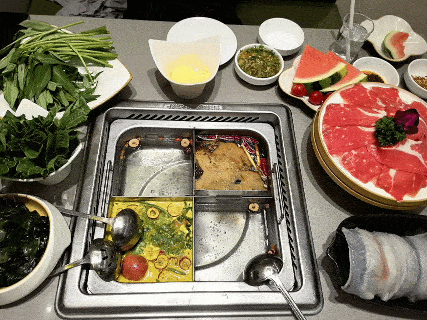 今日午餐 下雨天最适合吃火锅啦🍲，酸酸辣辣的好开胃😋。 西安·龙湖西安香醍天