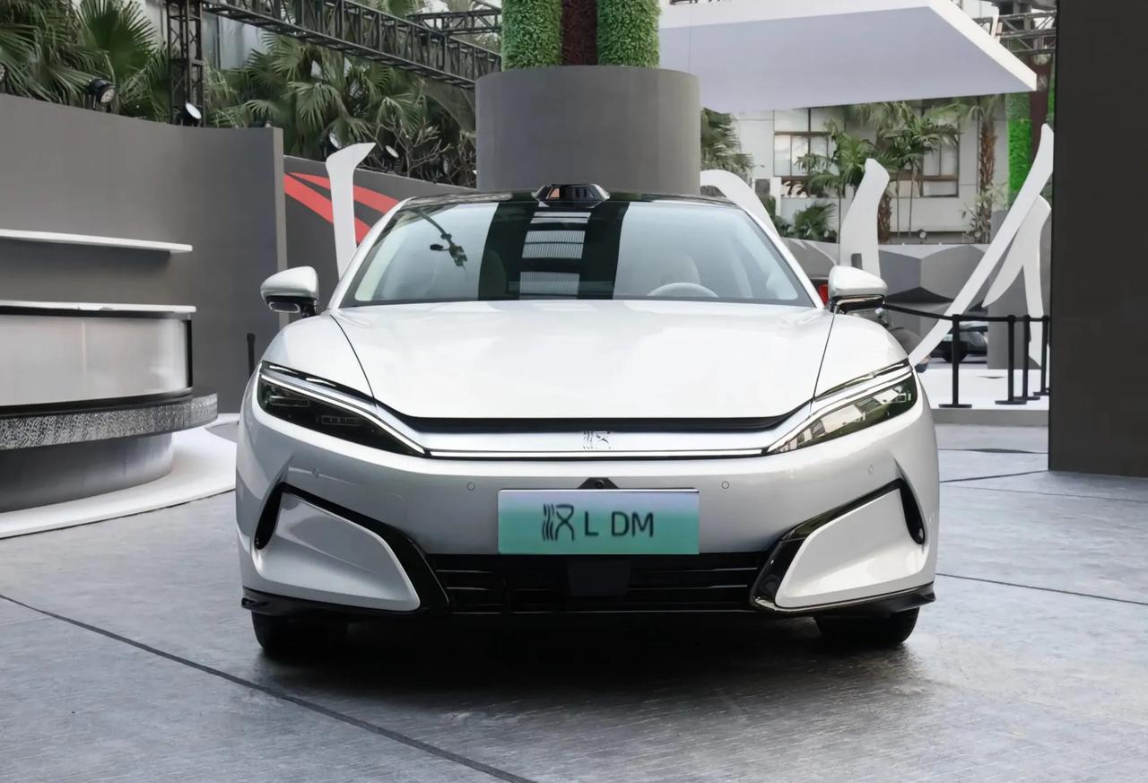 比亚迪首款兆瓦闪充“颜值神车”即将亮相，能否成为“新时代轿跑卷王”，它就是全新2