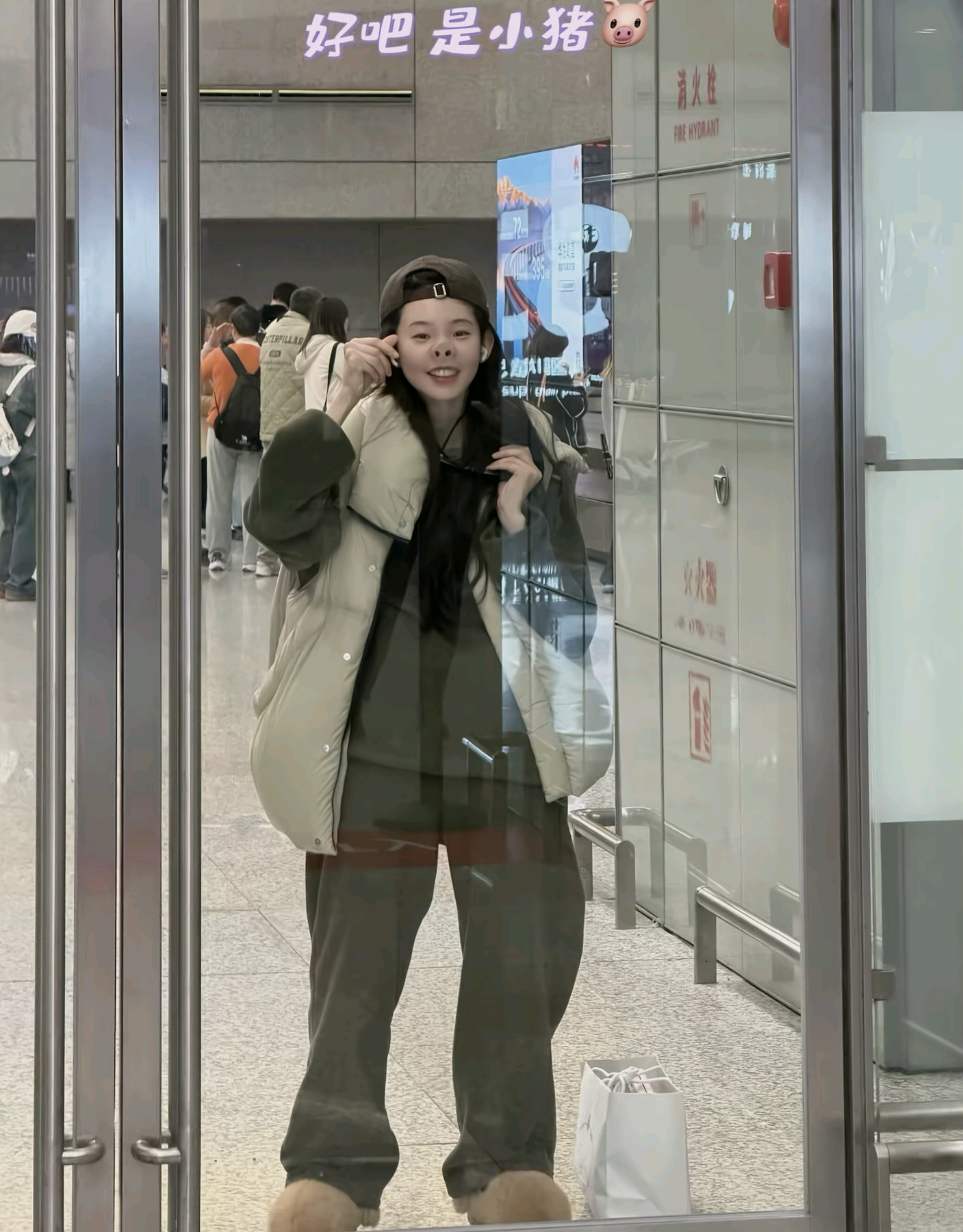 张艺凡萌点太多，完全没有偶像包袱来的，想起来之前的隔门饭撒了哈哈哈！系只可爱小猪