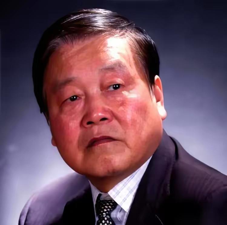 1973年，他还是乾县中学的一名普通老师。
 
谁能想到，几十年后，他成了整个西