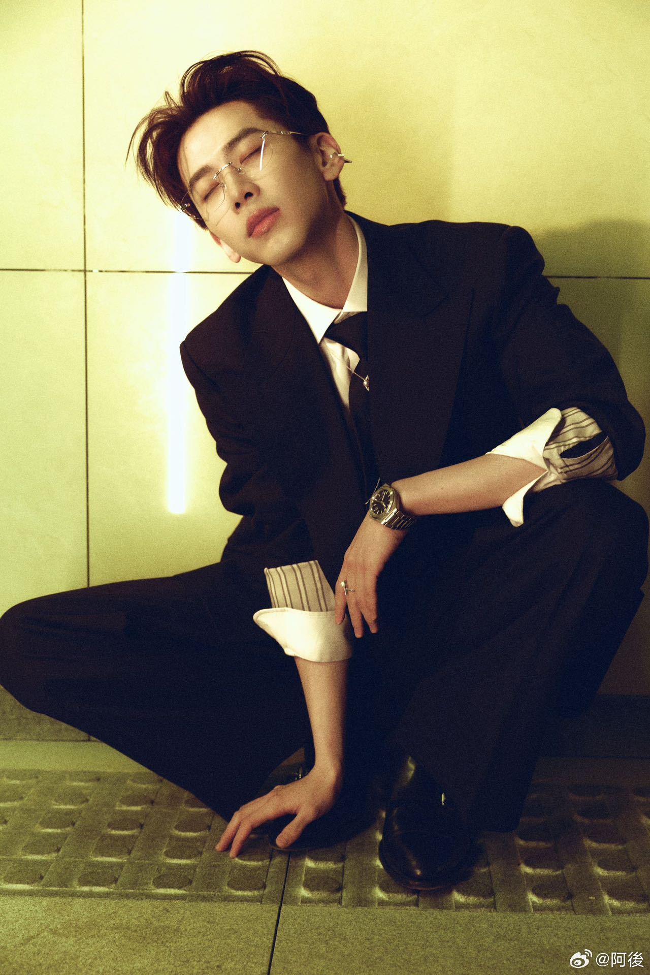 费启鸣反差感 真的会被费启鸣的反差感拿捏！微博之夜上一秒可爱 baby，下一秒沉