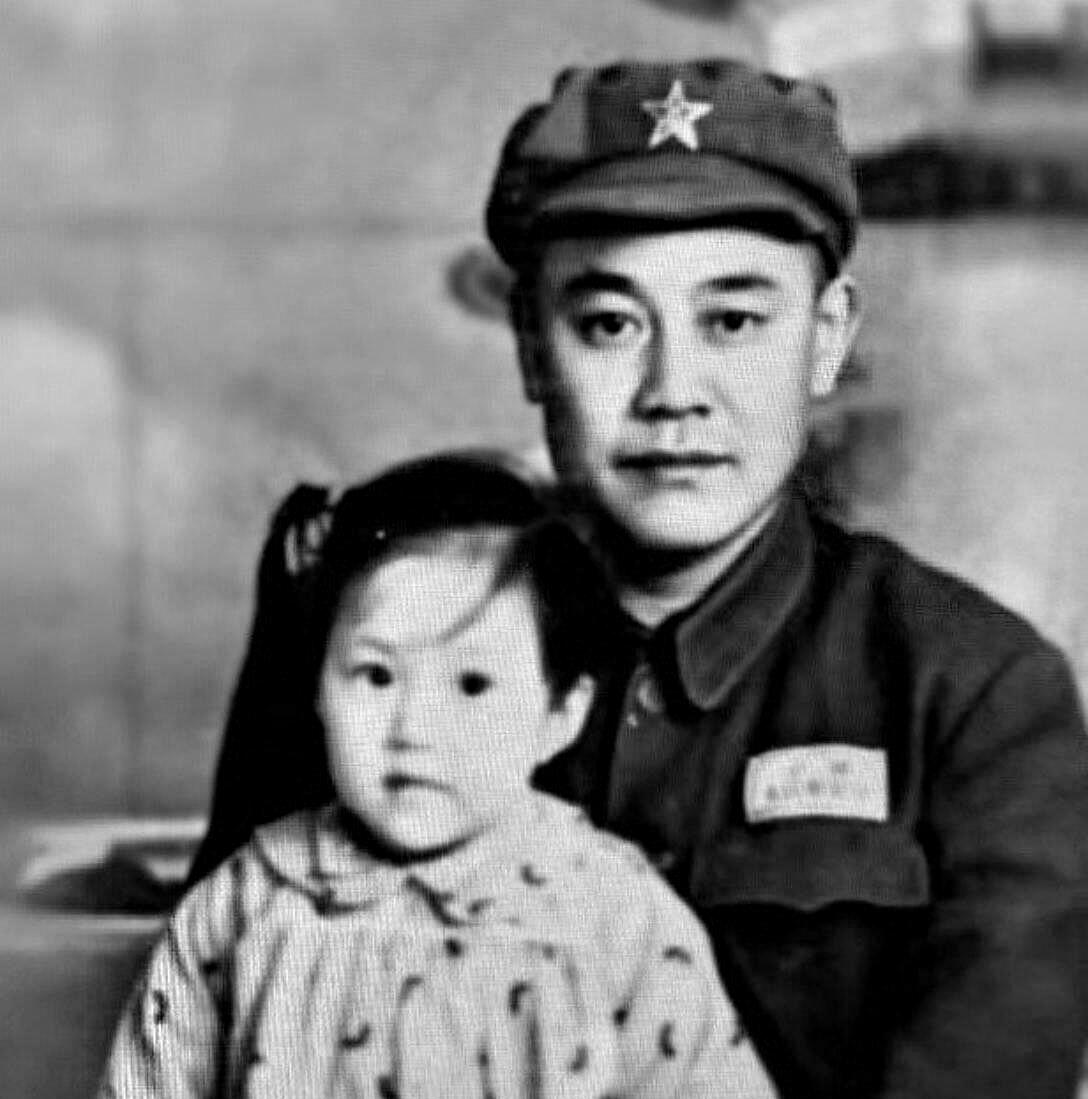 父亲马道清，1913年出生于安徽省六安市一户贫雇农家庭。底层贫苦的生活，让他早早