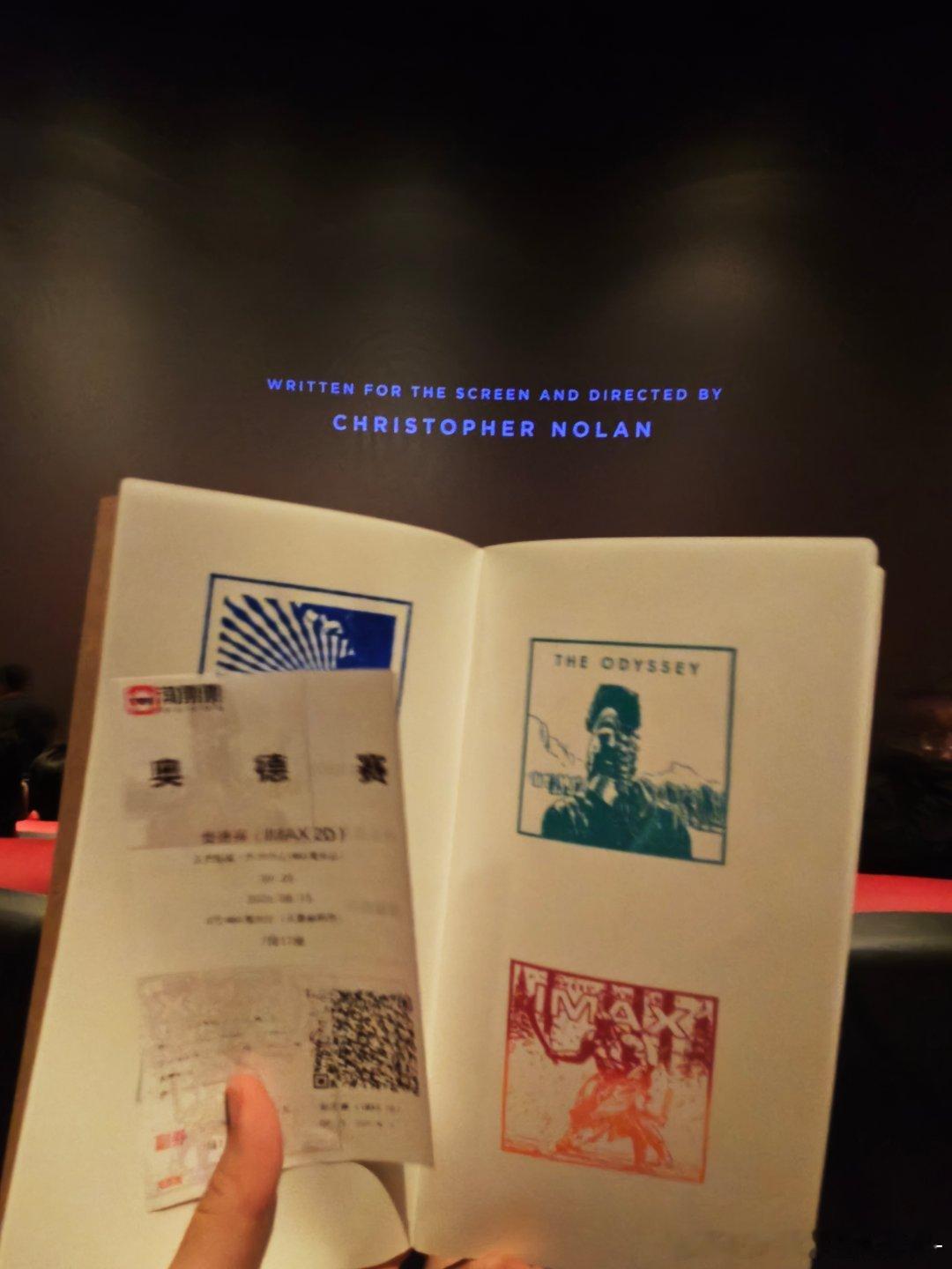 电影刚开始月经就来了，就今天没带卫生巾所以全程都在努力夹紧