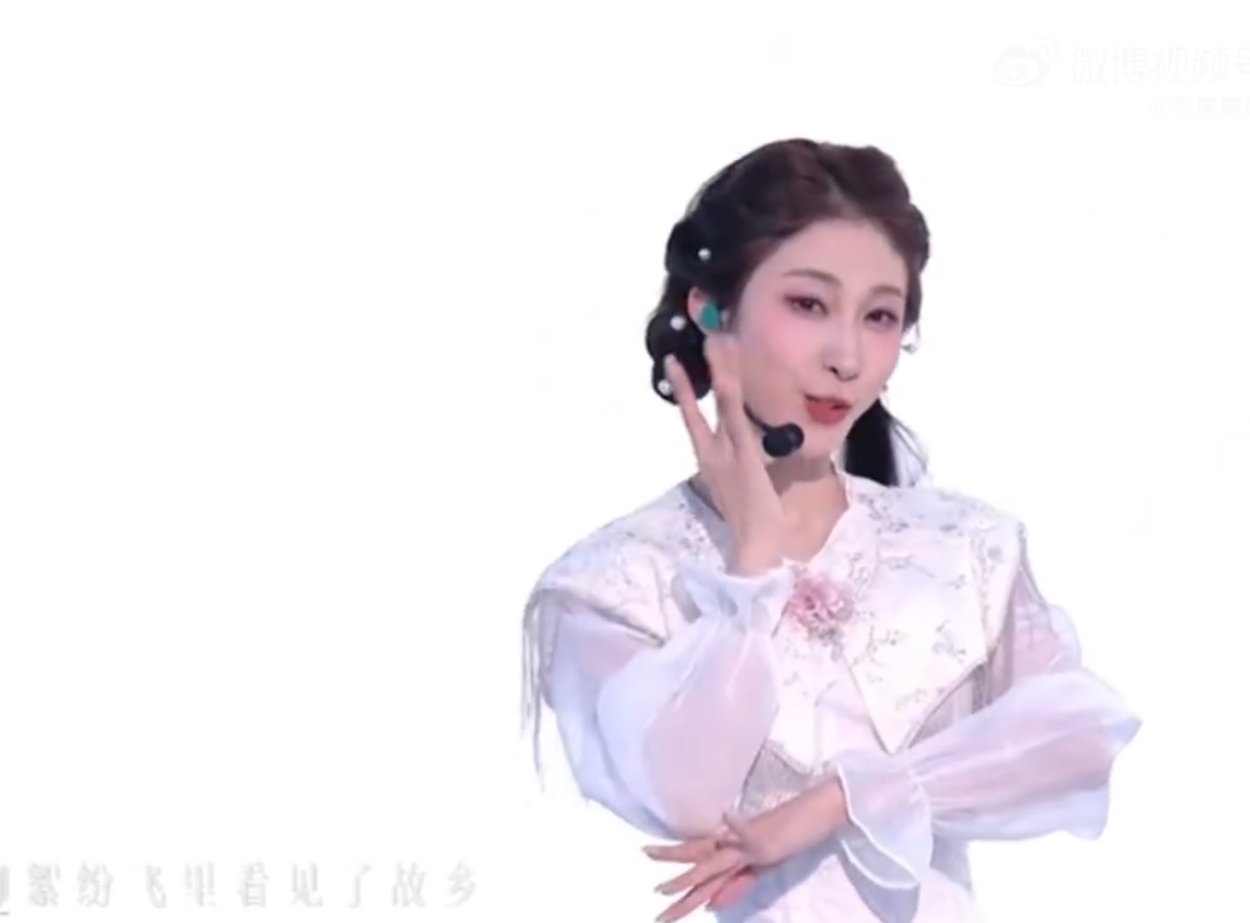 浪姐直播 假唱浪姐直播假唱实锤，嘴形对不上声音，嘴都没张开，声音就响了。这是公然