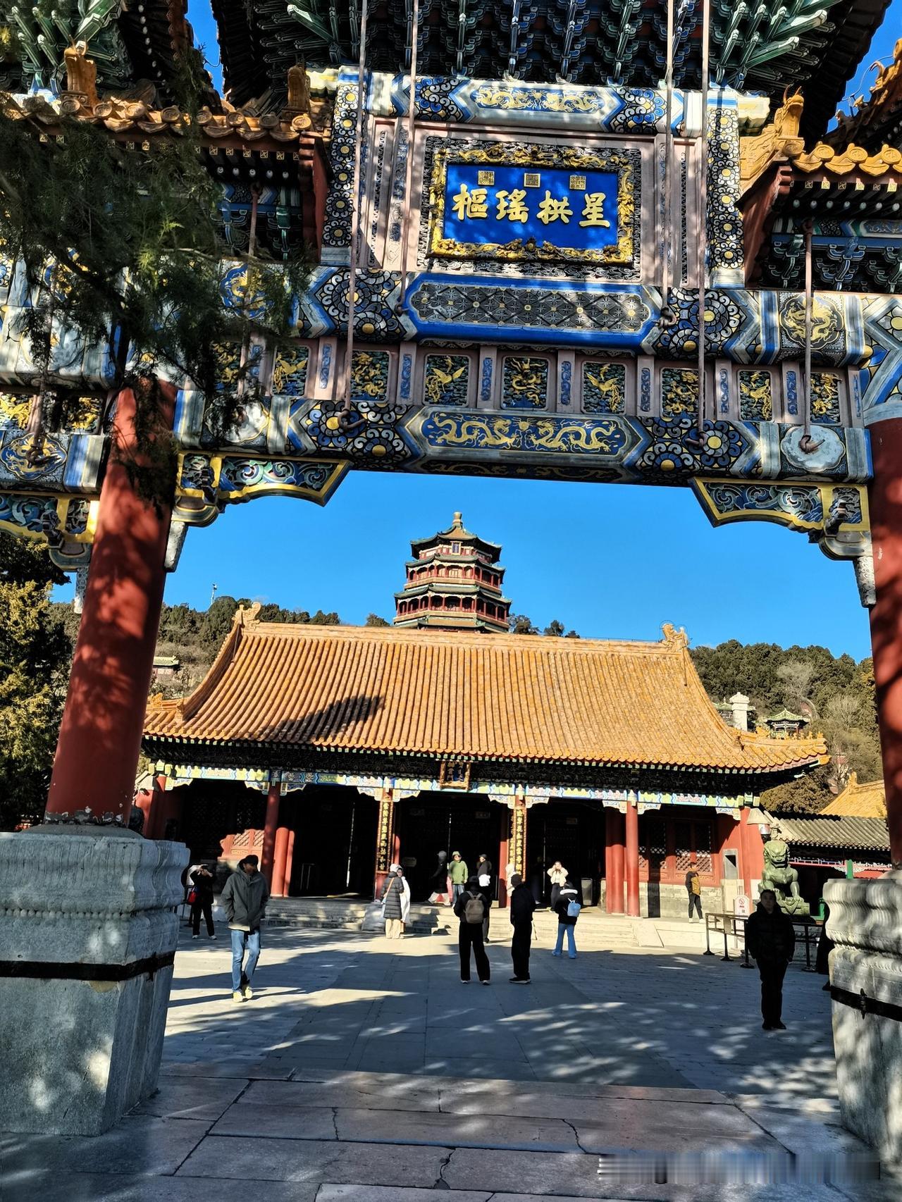 60岁以上老年人去颐和园不用预约，可以凭身份证直接入园游览！