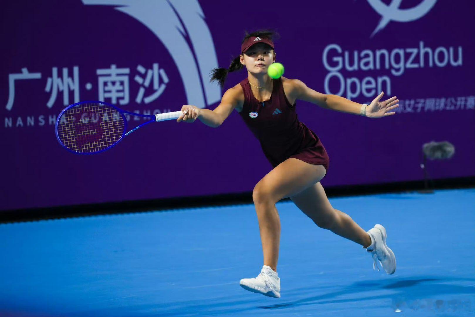 10月30号WTA250广州国际女子网球公开赛女单1/4决赛，中国小将孙心然继续