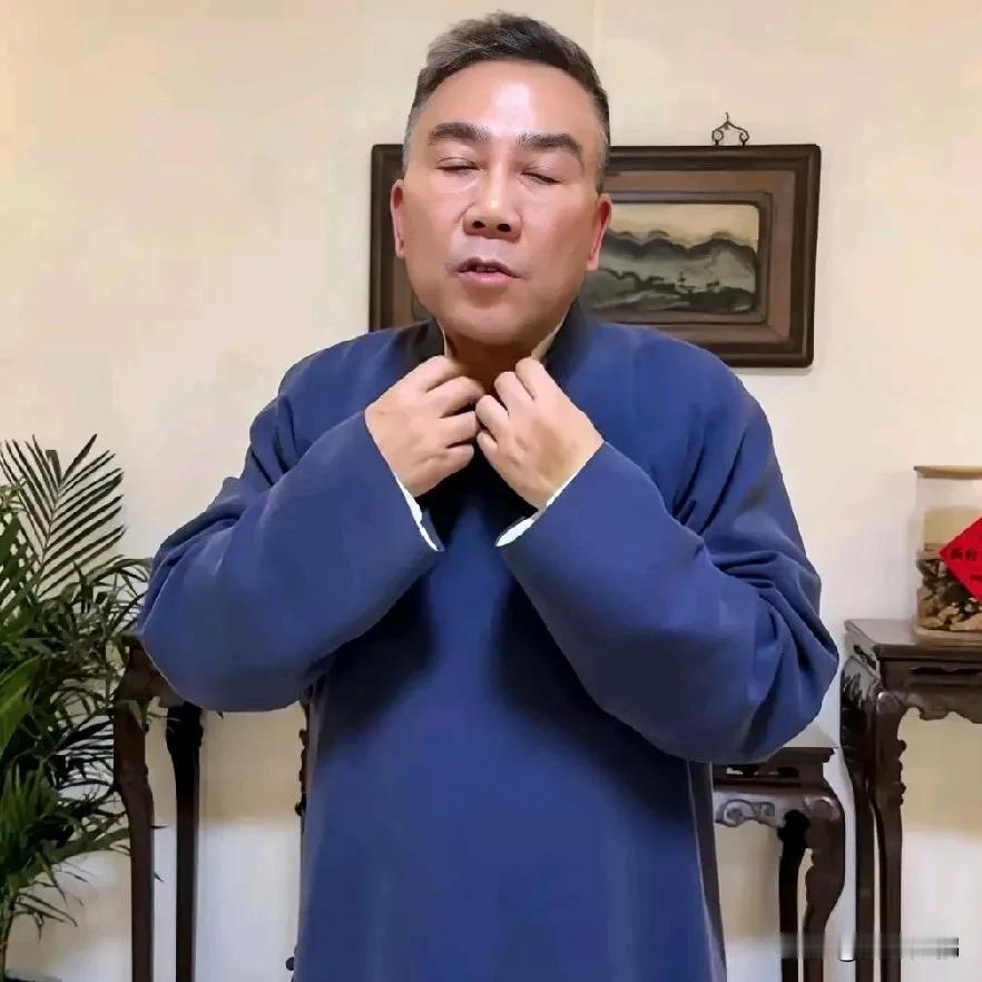奇怪，郑好、杨仪今晚都没直播
是和好了吗？是官方出手了吗？明天看结果吧。
我认为