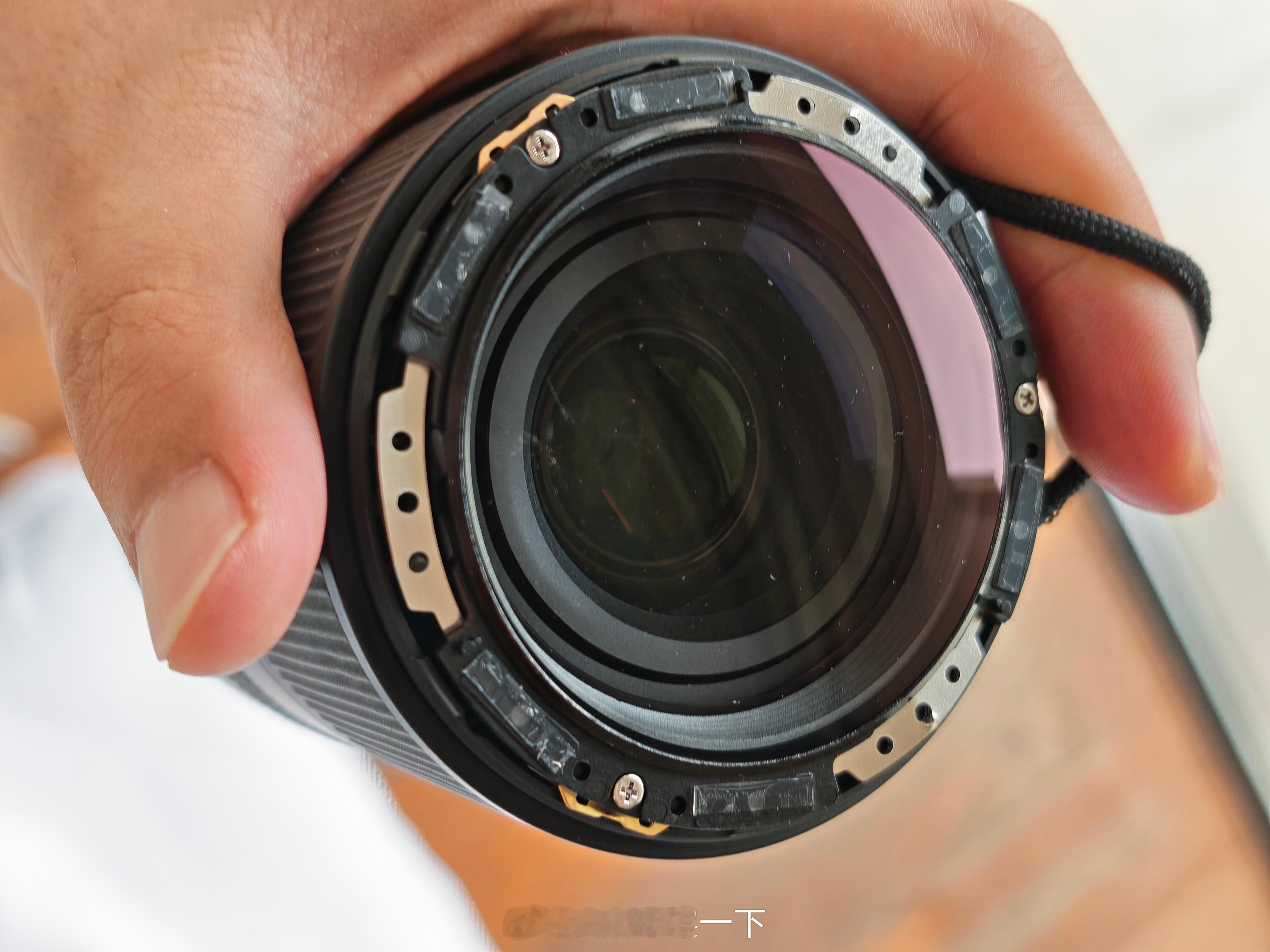 好惨的咔嚓，周末参加一场地方组织的活动，被人摔坏了我的镜头，双十一最大的消费就是