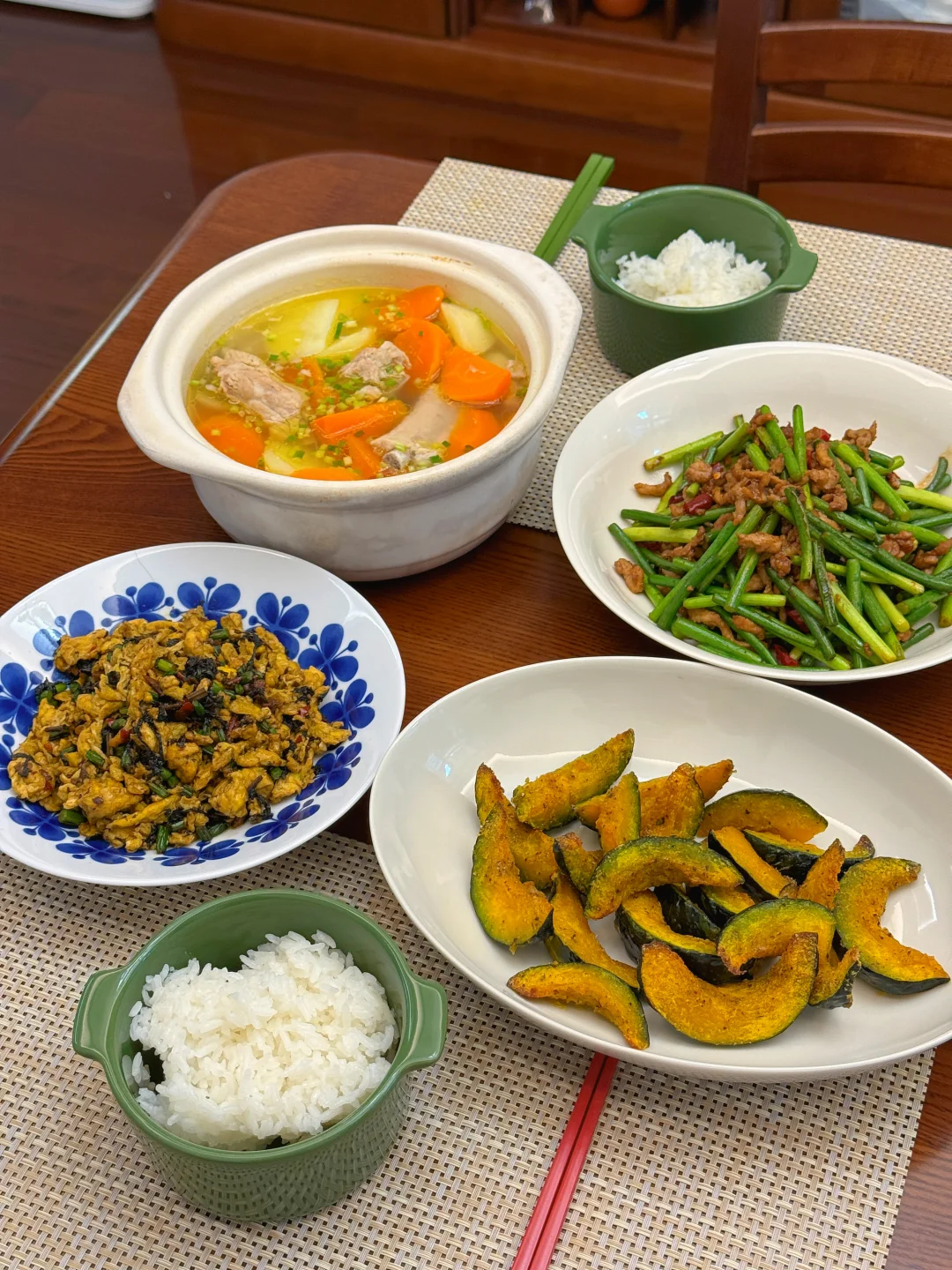 真是热火朝天的一顿饭