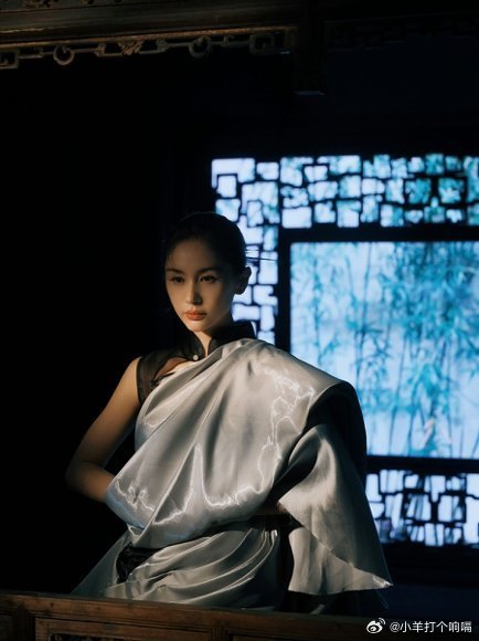 我以为长大后会自动变成王子文姐，你活成了多少人理想中的模样。那份高智感的从容，不