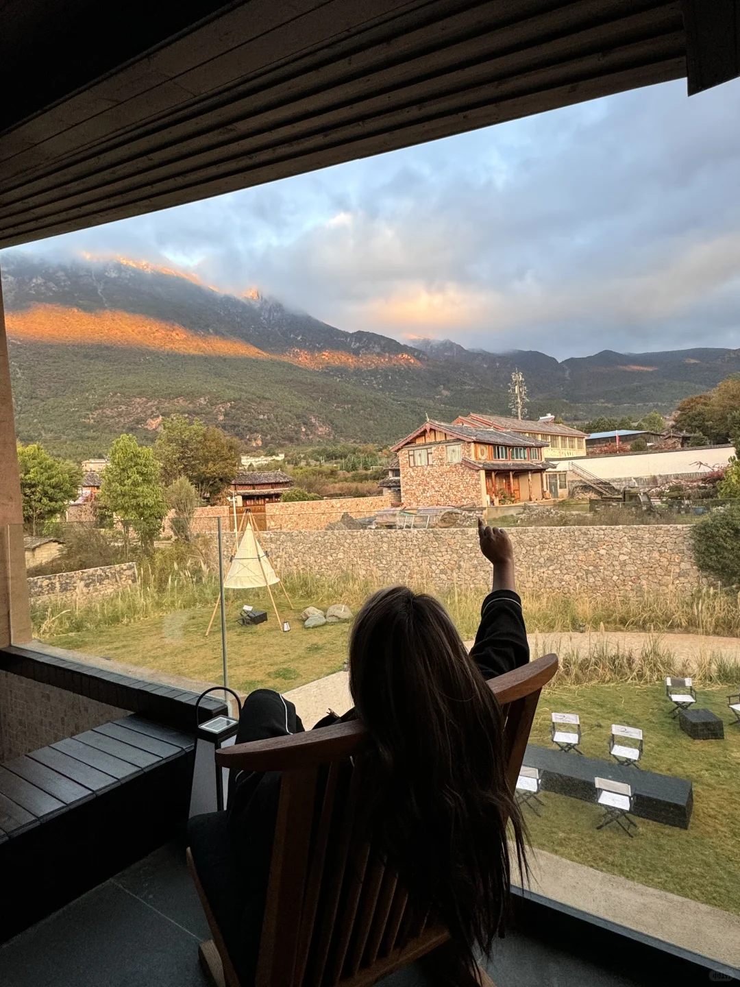 玉龙雪山脚下的日照金山酒店！！！