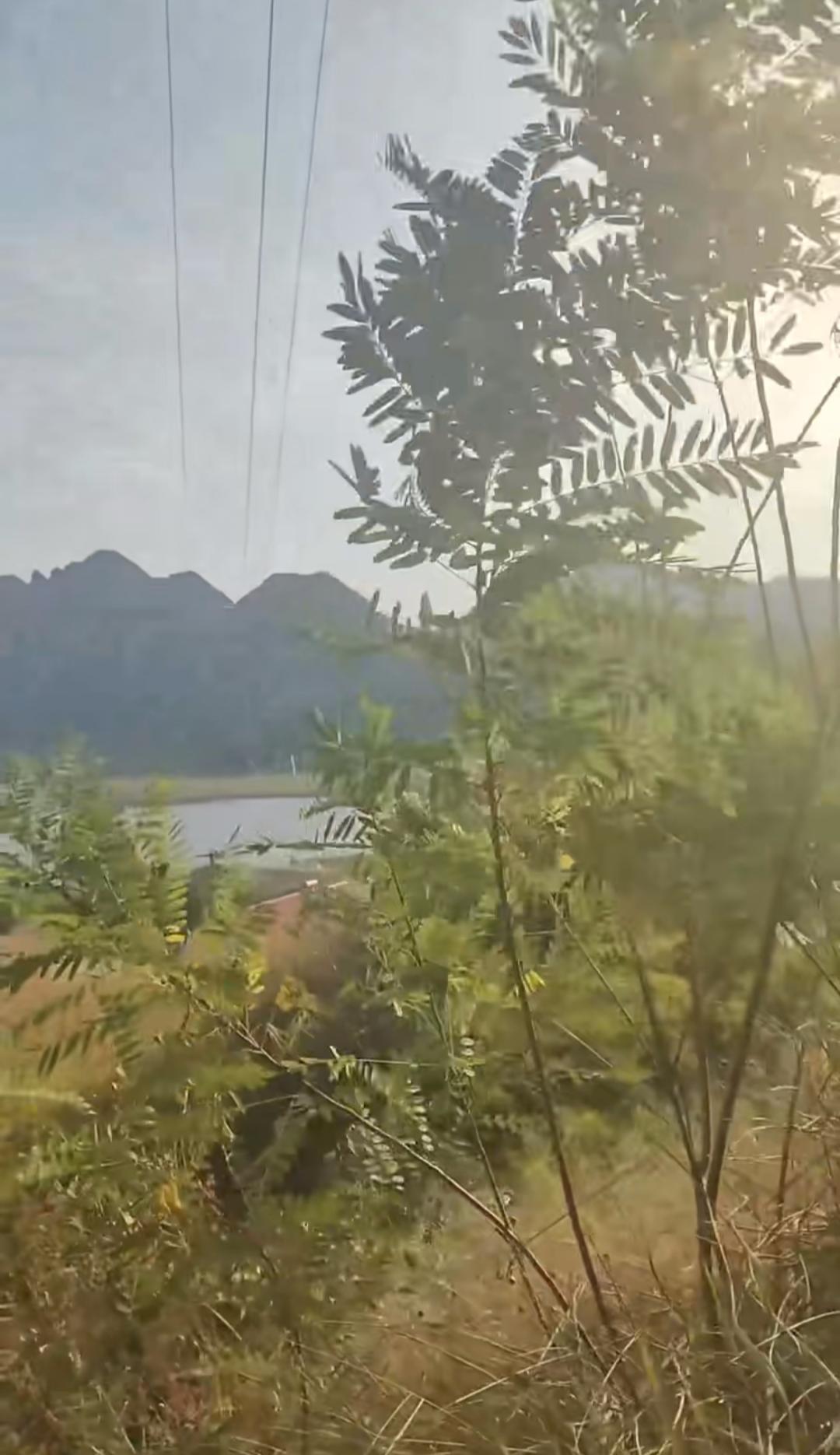 登山远眺，一览众山小
极目长空，万里入怀抱