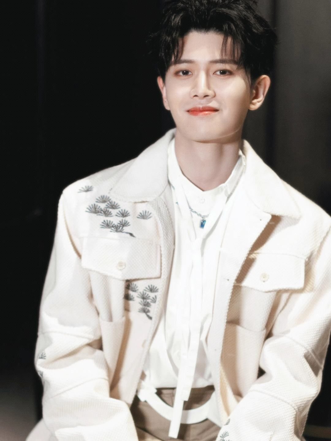 丁程鑫问国超是谁任国超是谁我也不知道啊[doge]，好像有个演员叫任嘉伦吧，没进