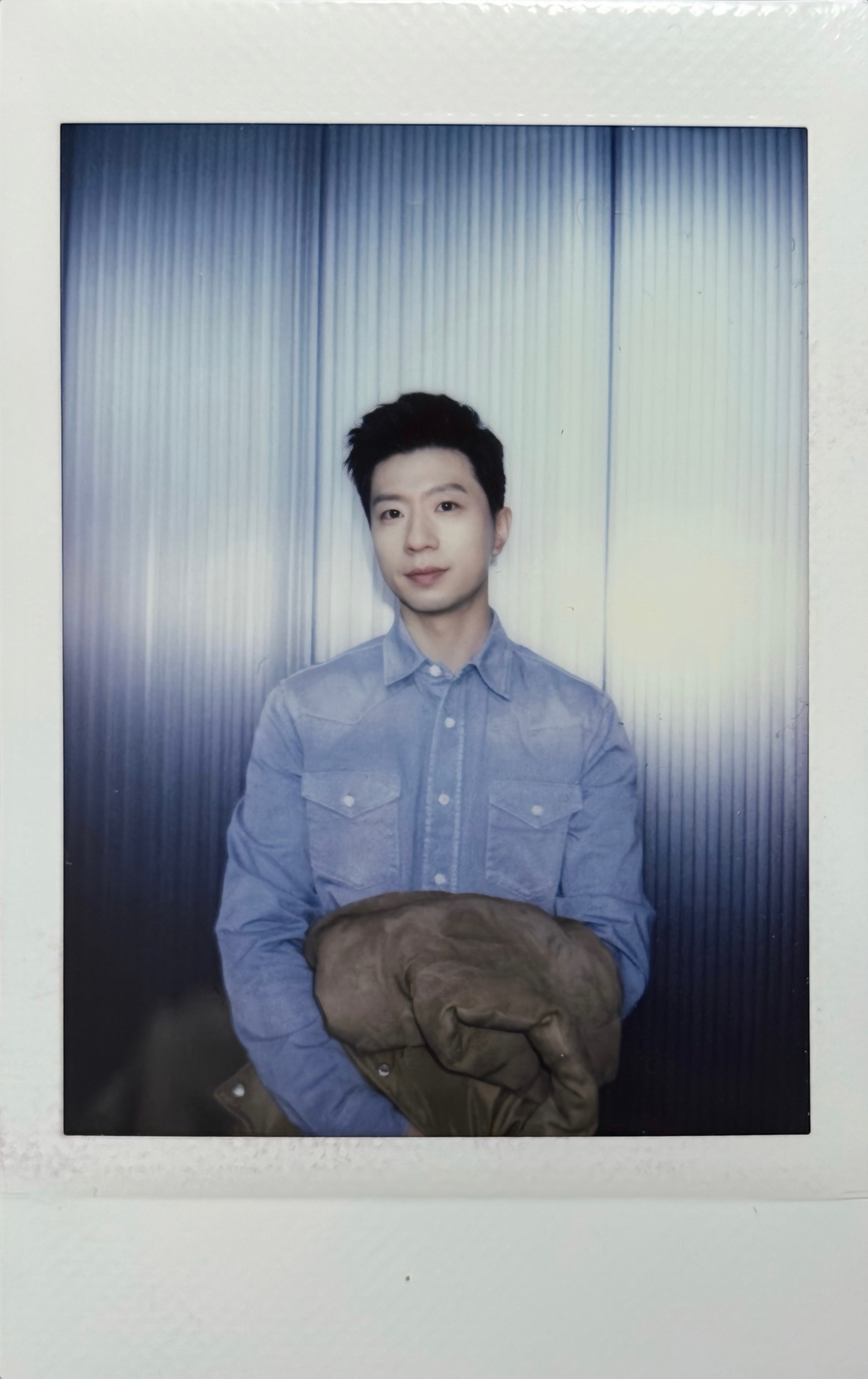 很会拍拍立得的一只猫 