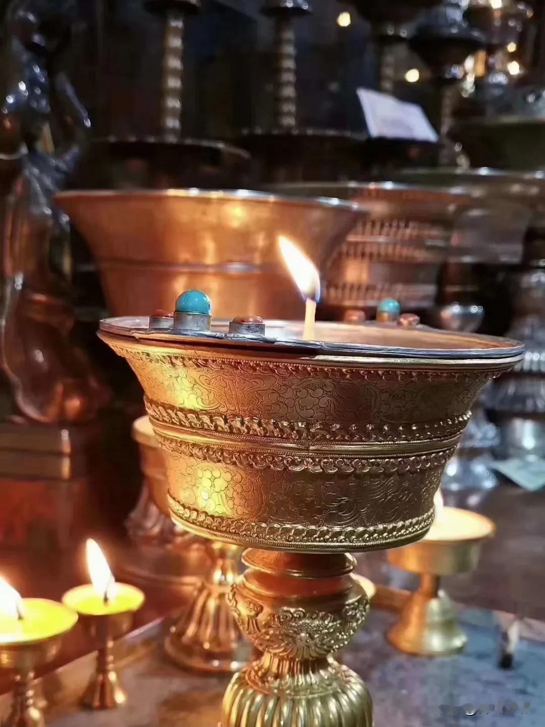点上一盏酥油灯，愿此灯驱除黑暗，照亮漫漫人生路[祈祷]
