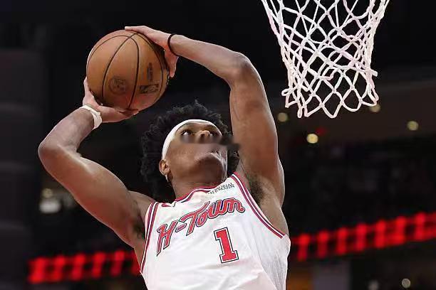 这场打76人，阿门最后一节的表现并不好，看起来身体状况不太理想。因为又打了40+