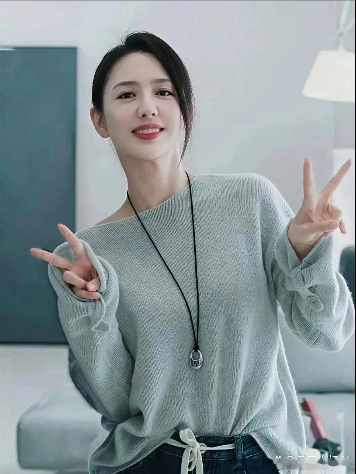 我的天…佟丽娅还真是越素越美啊！ 