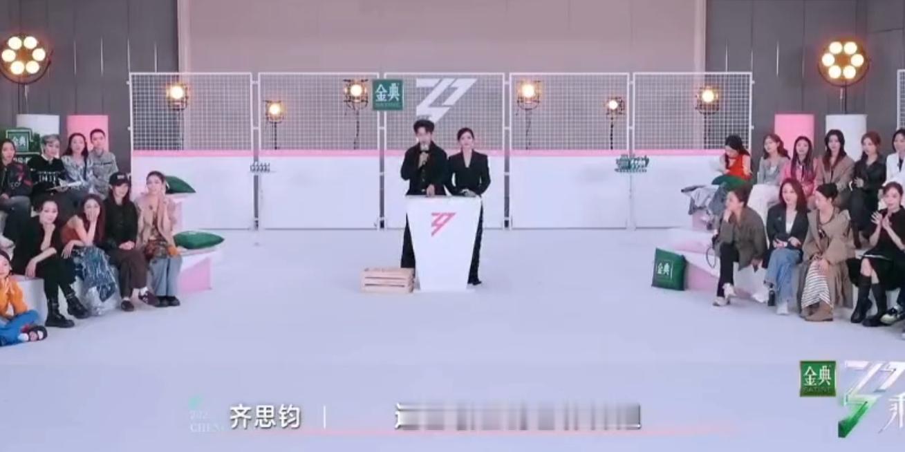 叶童想跟李斯丹妮学跳舞叶童简直就是在演我！！看到李斯丹妮跳舞的时候真的是魅力十足