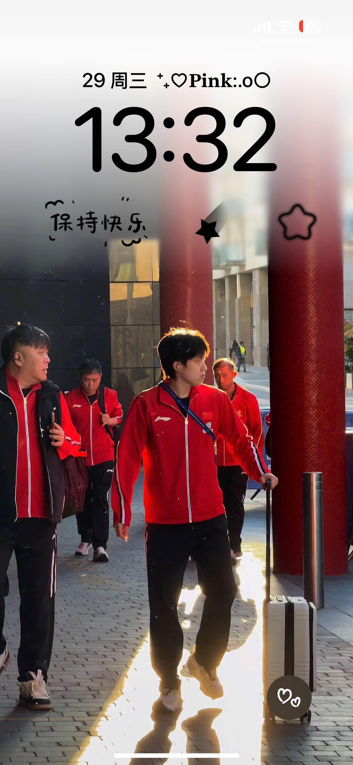 王楚钦当下就是世界乒坛天花板级球员，当之无愧世界第一。
 
外战沉稳霸气，内战稳