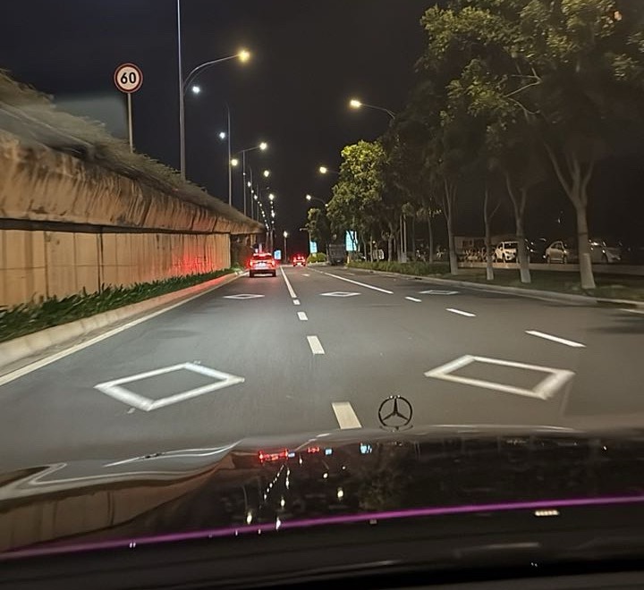 随着实盘最后道了一声晚安，咱明天见一通乱忙又到深夜，也许你们不会知道为什么我每天