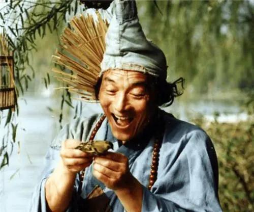 36年前，游本昌在出演济公时，遇到了三件怪事，而且每件事都十分奇幻，至今无法用科
