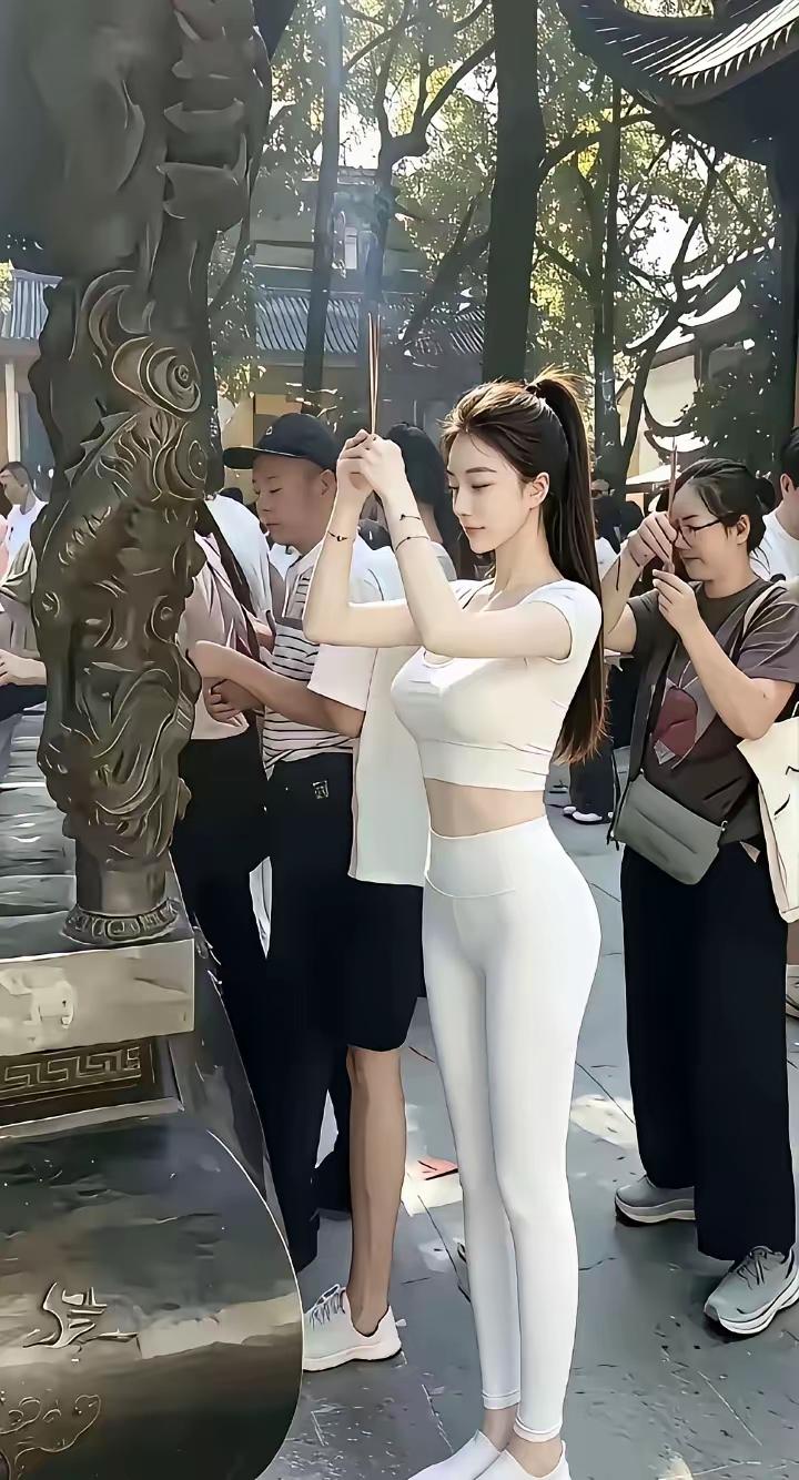女人己经是千万富翁了，来这里还要祈祷什么呢，人心不足蛇吞象啊！