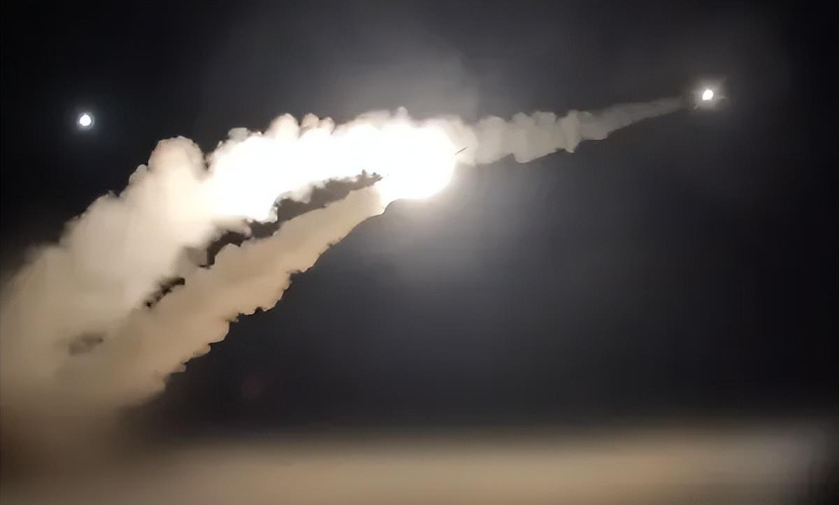 太硬了！一吨重的超大弹头直接砸进以色列心脏
 
3月5日凌晨，伊朗革命卫队干了一