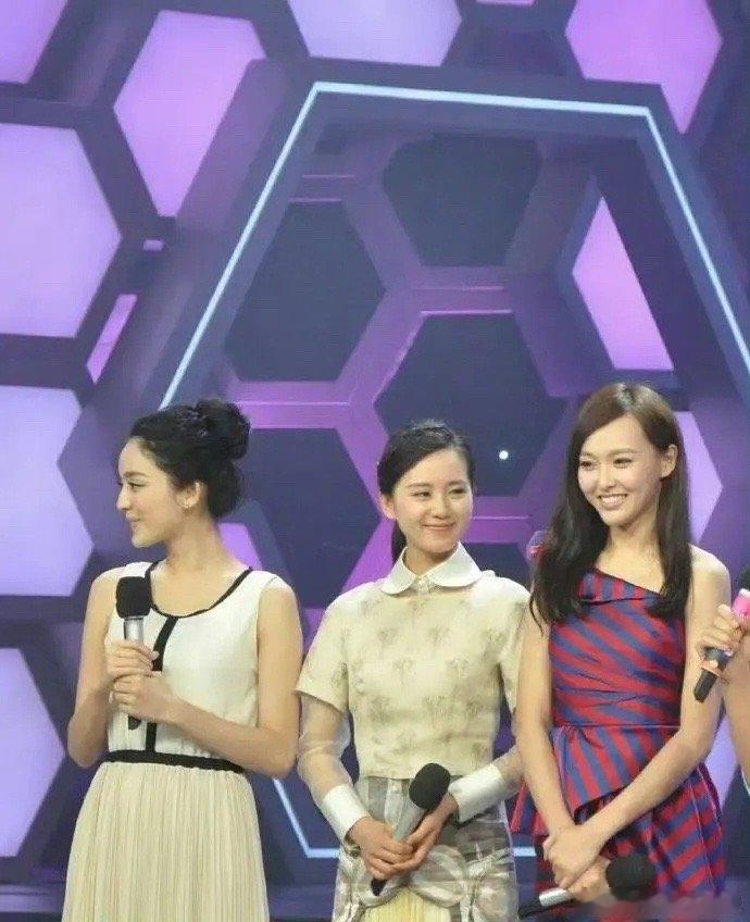 刘诗诗以前气质仪态很松弛自然啊，为什么现在成这样了？ ​​​