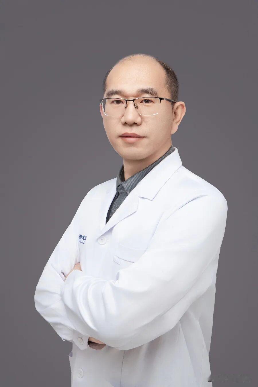 马新立主任医师正式加入黑龙江省眼科医院团队
马新立，主任医师、眼科学硕士、七病区