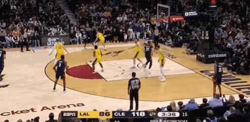 布朗尼身体天赋没有遗传勒布朗詹姆斯的，技术特点倒是完美继承！
今天湖人和骑士的比