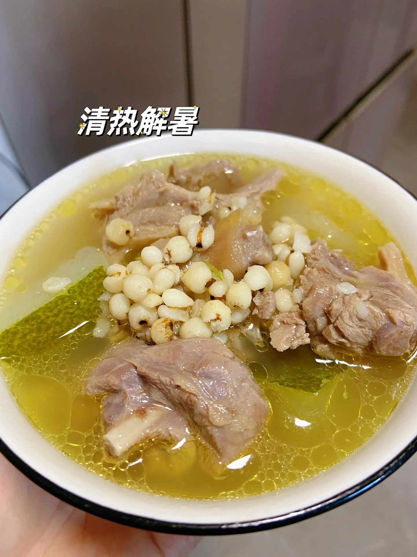 三伏天，必须安排上这碗汤。做法 1. 老鸭斩块，焯水，薏米下锅炒一下...