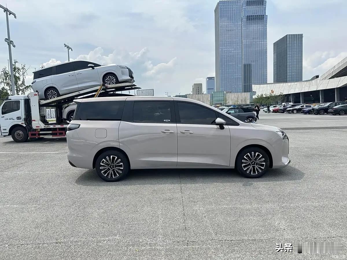 不管你信不信，这就是赤裸裸现实啊!

电车30万：使用10年，电费1万，卖1.5