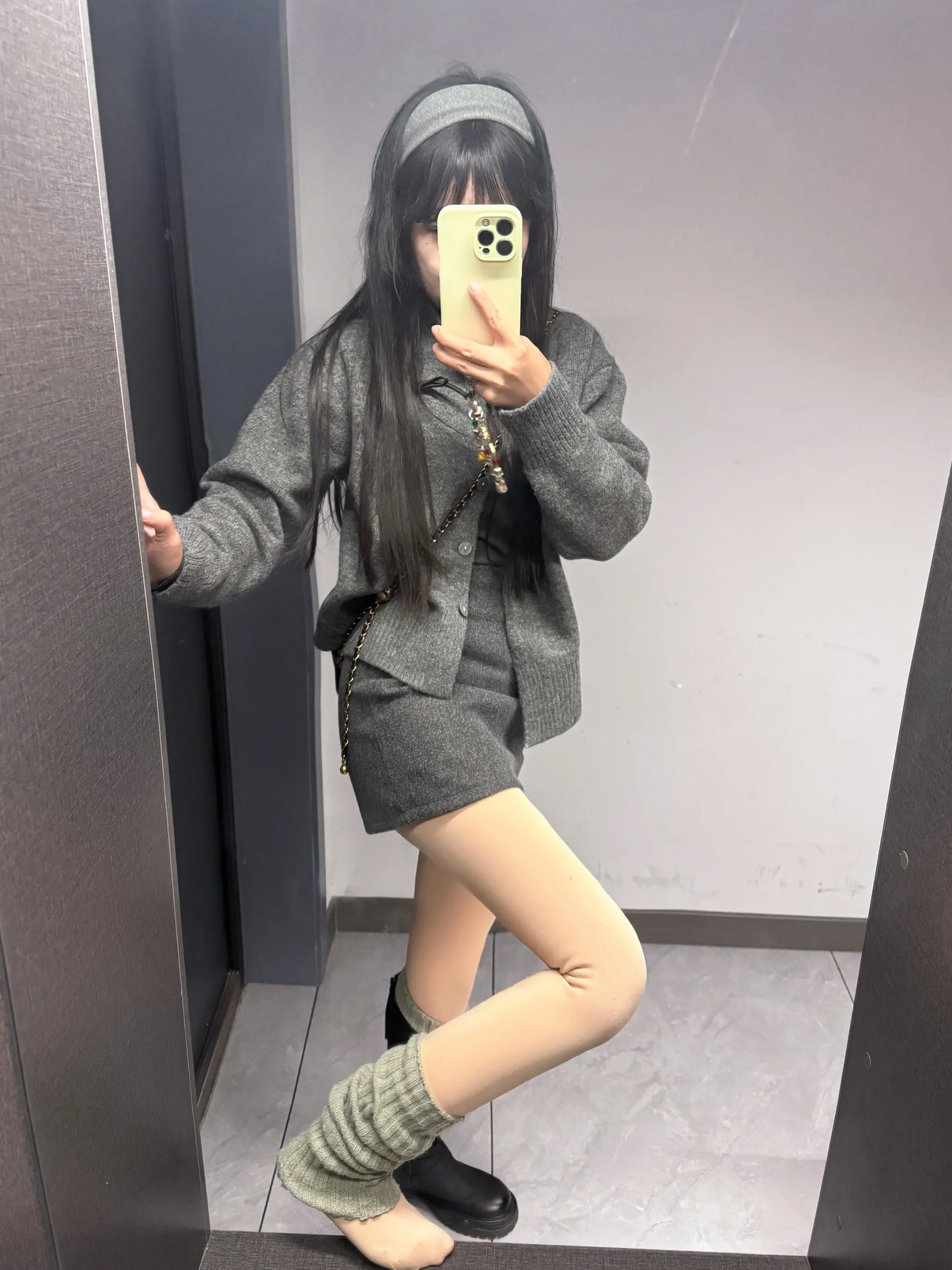 随意穿搭 早春辣妹我先当了 不露脸系列 对镜拍穿搭 第三视角ootd