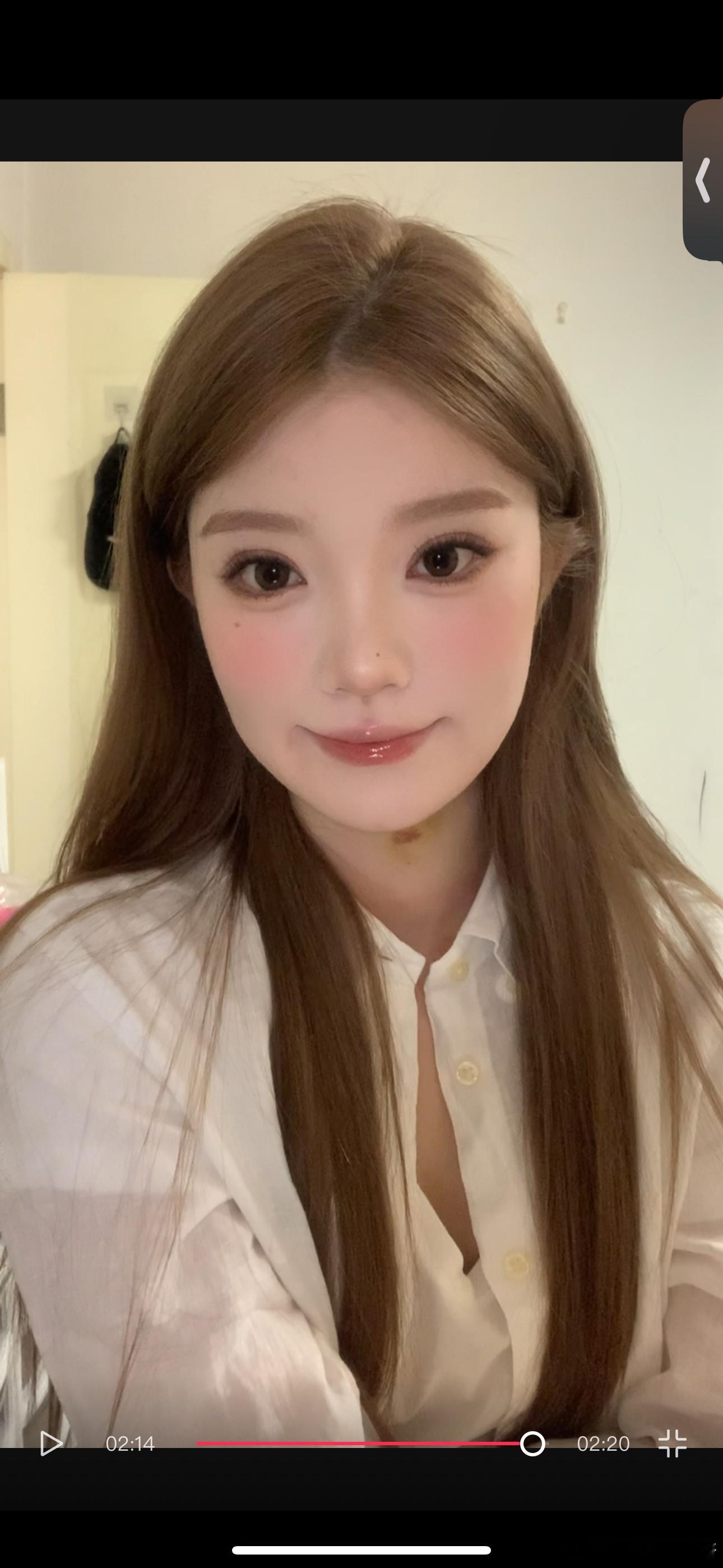 剪视频的时候发现这个妆好贵气   这也是我第一次get 水光肌 ​​​
