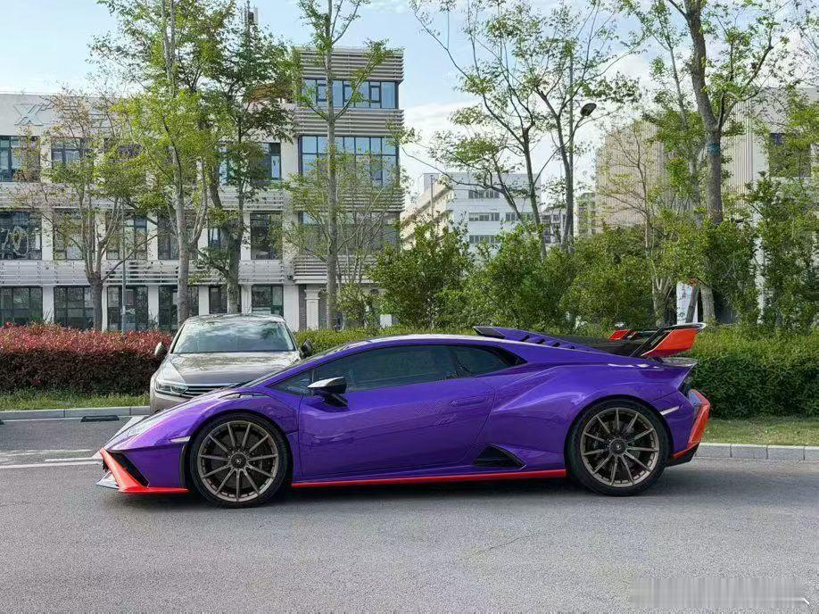 兰博基尼STO，前杠做漆，23年，行驶9000公里，配置满，车主传递 