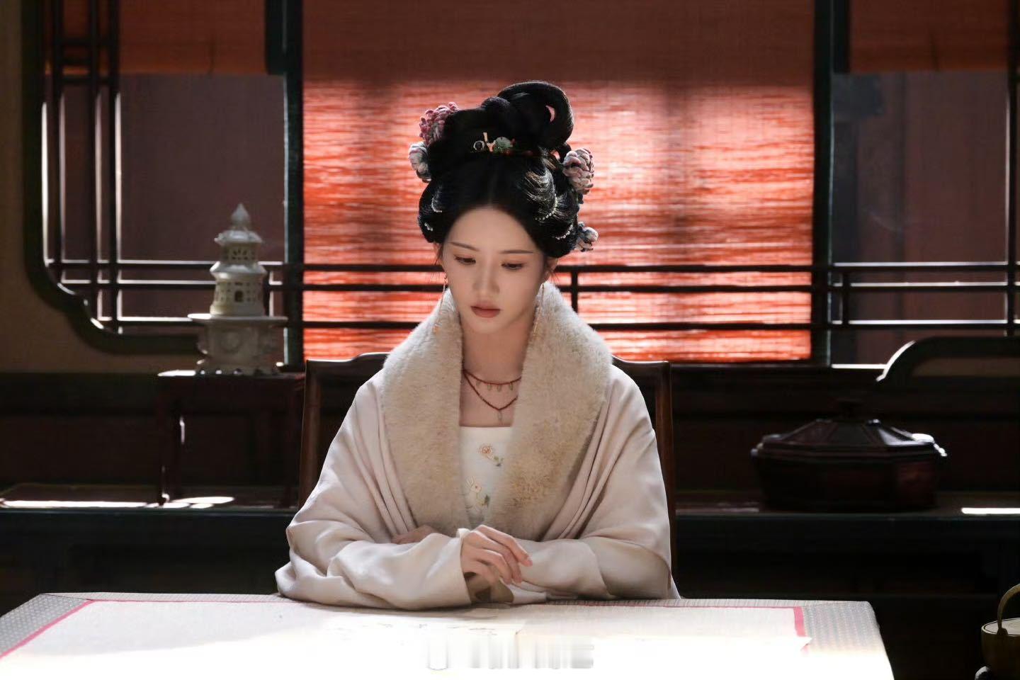 刘些宁新剧献计为妹择婿  《五福临门》里刘些宁把寿华演得有血有肉，她为妹妹婚事操