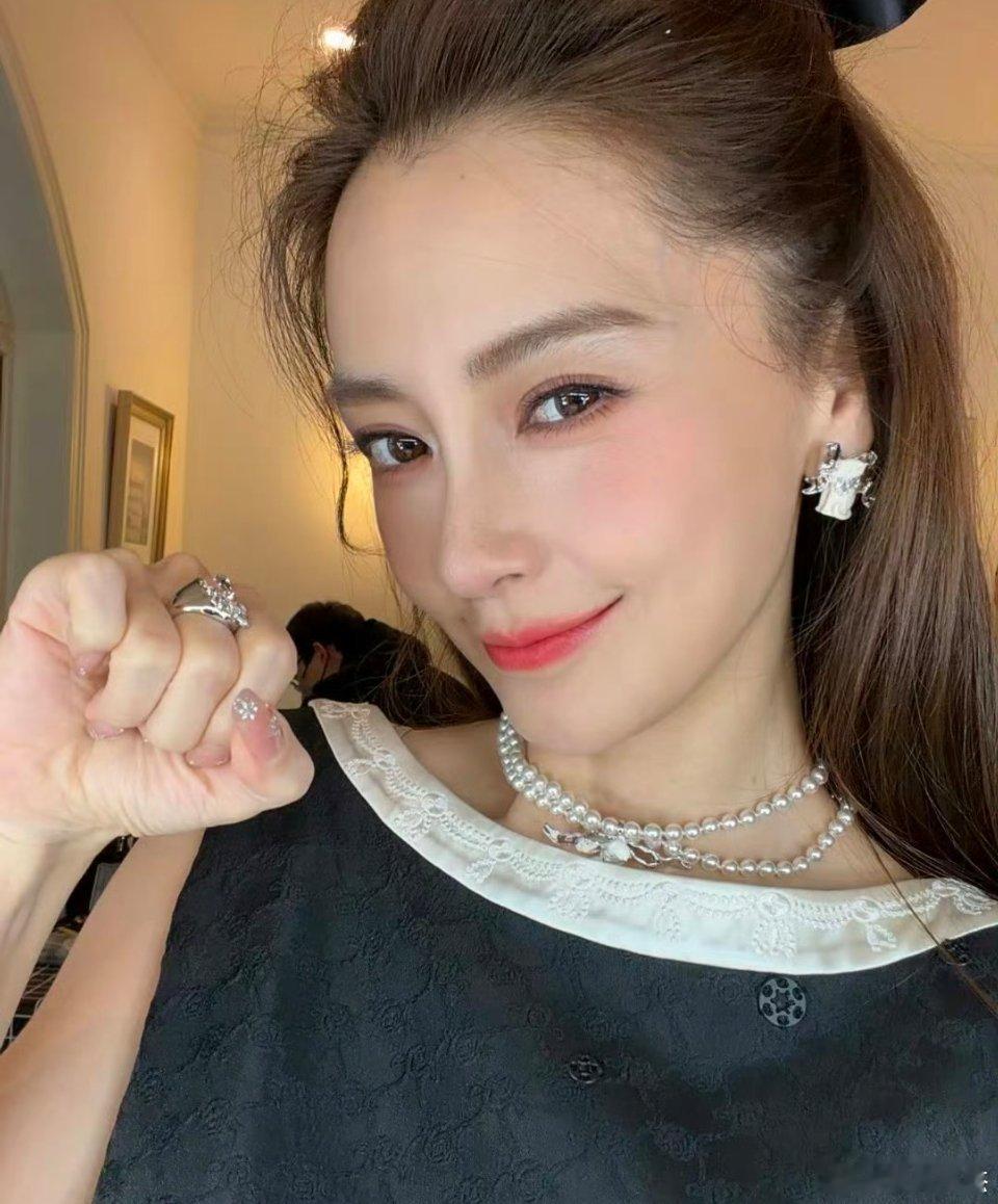 angelababy ｜杨颖 这几张怼脸拍也太适合收藏