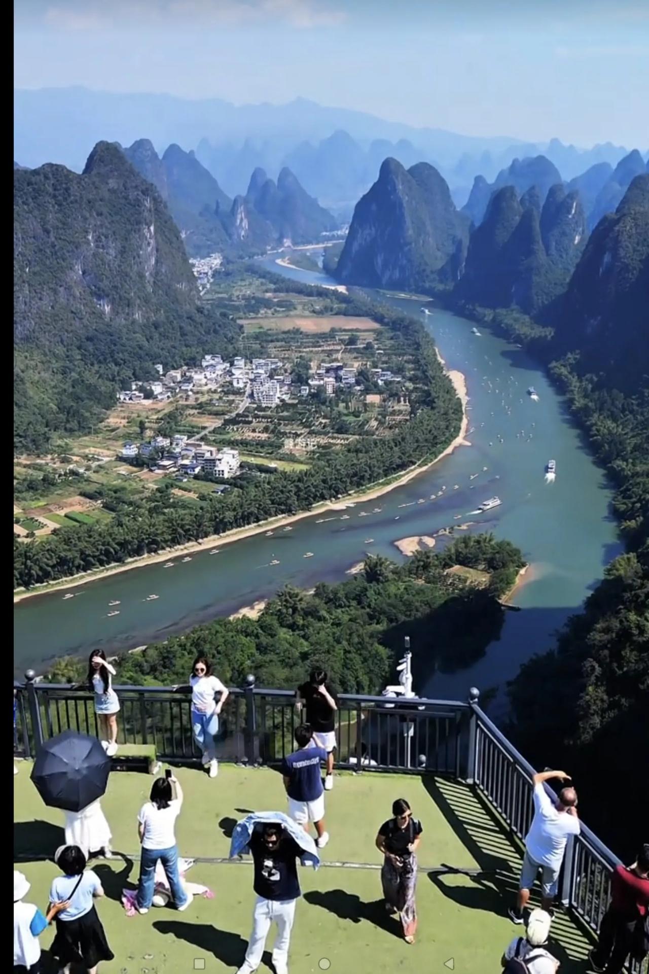中国乃至全球最美的一幅山水景观
都说：桂林山水甲天下！
凡是去过桂林旅游的游客，