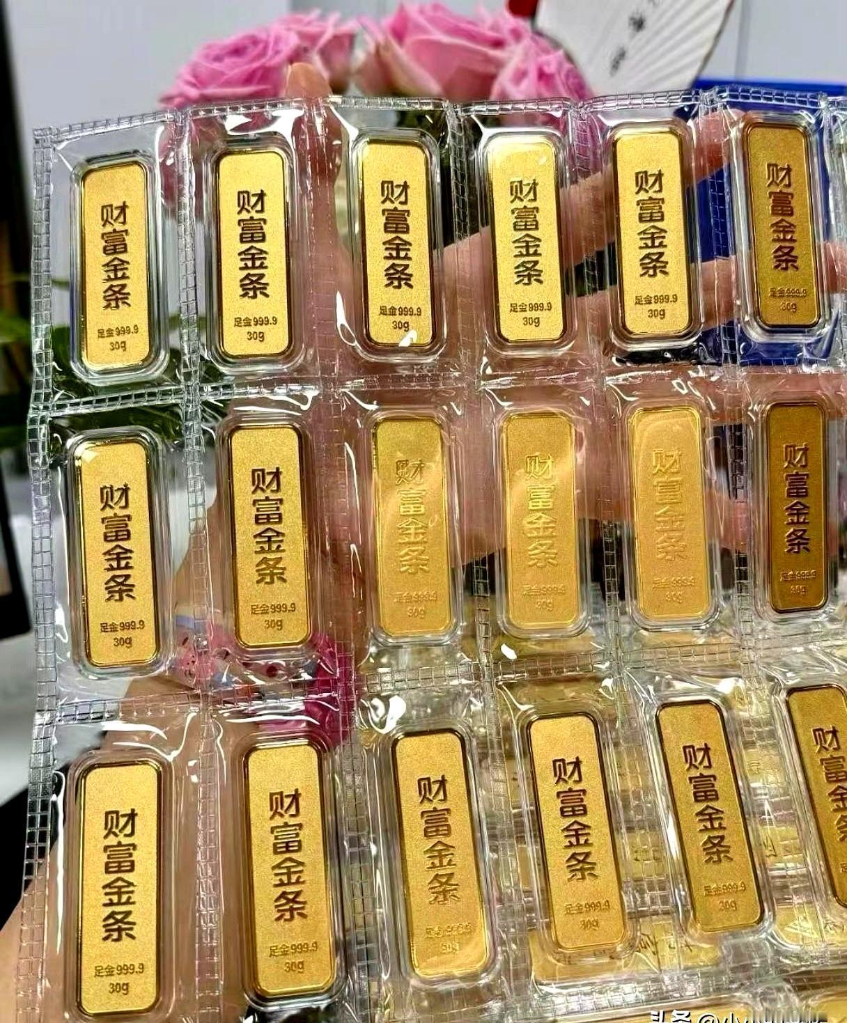880一克的黄金，刚买完就跌到862，这谁顶得住啊？
我朋友昨晚还捧着手机盯盘，