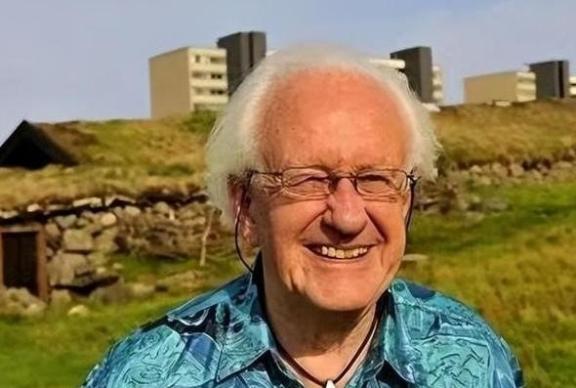 [微风]40年前，他预言苏联十年后必亡，20年后他再次预言，美国必然会在2025