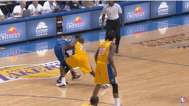 库里退役以后的历史地位必然是要超越科比的，除了能和科比比肩的个人荣誉以外，库里用