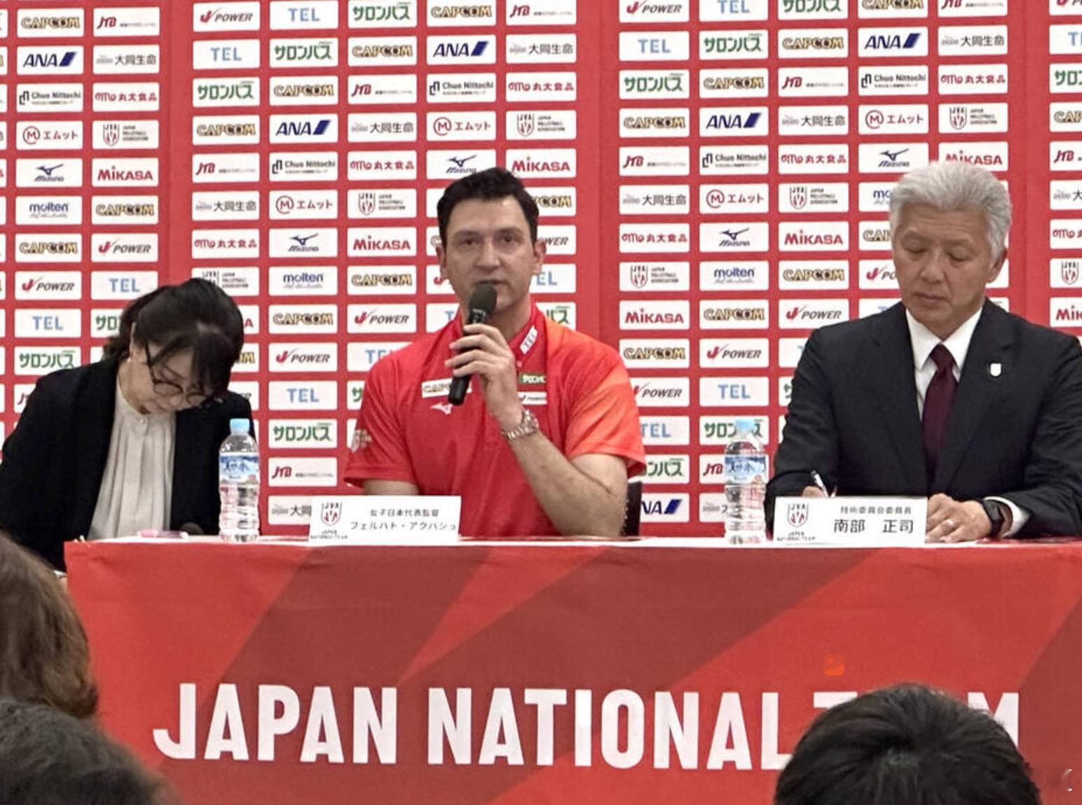 国际排坛动态日本女排日本女排主帅阿克巴什：亚锦赛重中之重，一定要拿到洛杉矶奥运门